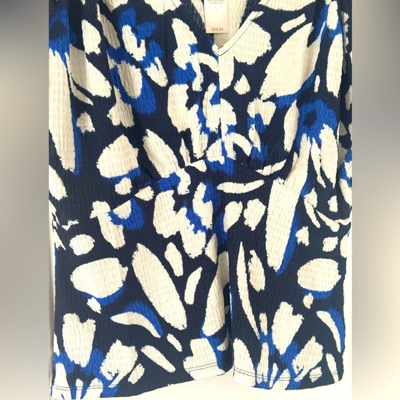 2/$25💕LOFT Floral Blue and White Women's Top - Picture 5 of 9